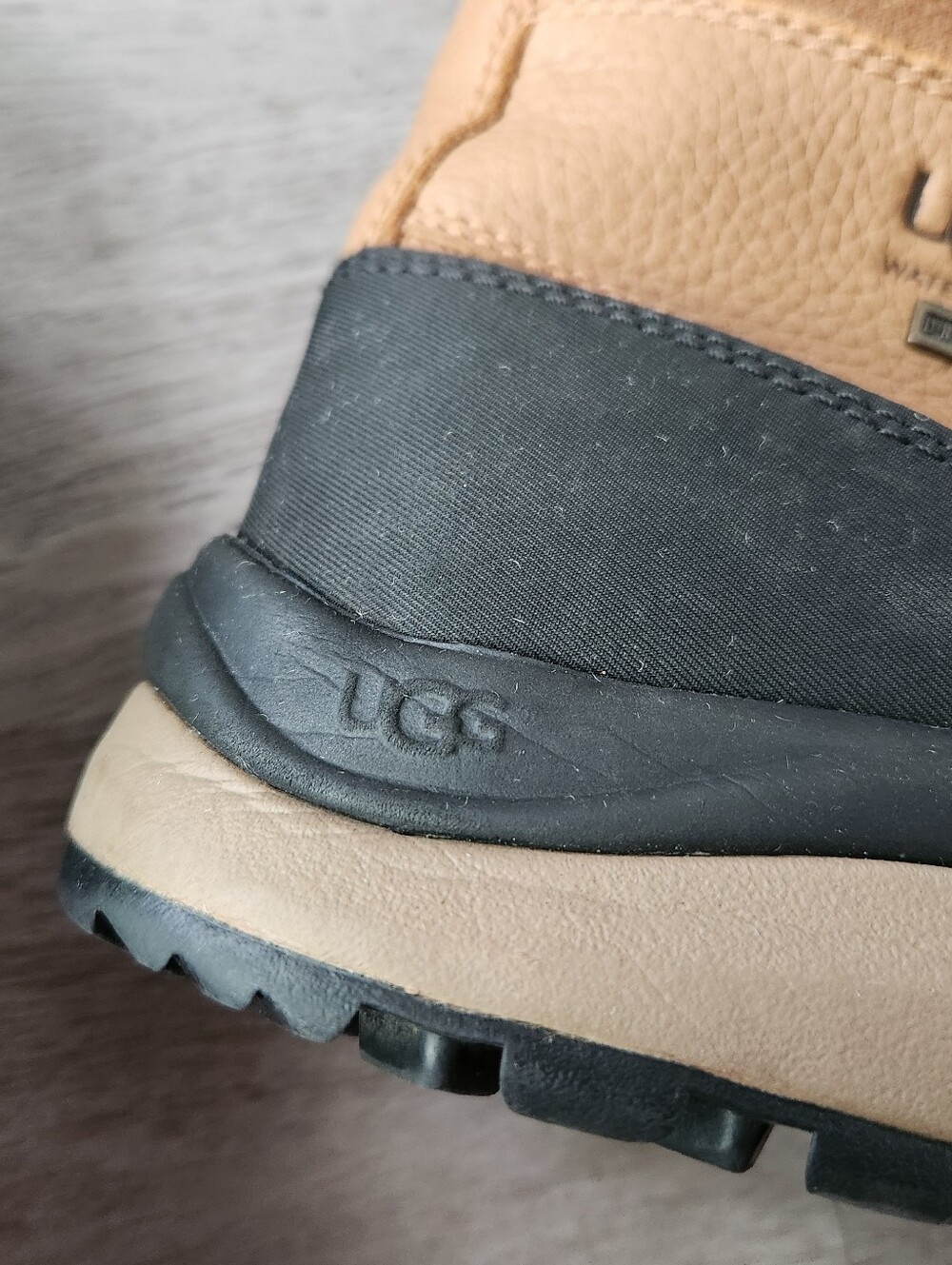 UGG Women's Adirondack III Boot size 10 chestnut shearling waterproof outdoor - Picture 14 of 16
